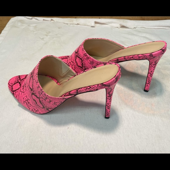 Very Sexy Pink Faux Snake Mules - Picture 2 of 6